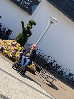 Danmark er ikke for alle – endnu.
Men det arbejder jeg på. Følg med på RulMed.dk 💥♿

#RulMed #Tilgængelighed #Handicapaktivisme

